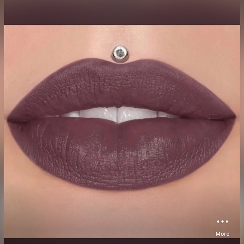 Jeffree Star Rare Limited Edition
Mousetrap Velvet Trap Lipstick